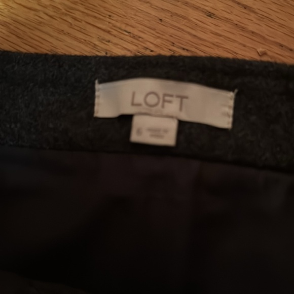 EUC Ann Taylor LOFT Grey Wool Skirt Floral Embroidered 6 - Picture 3 of 4